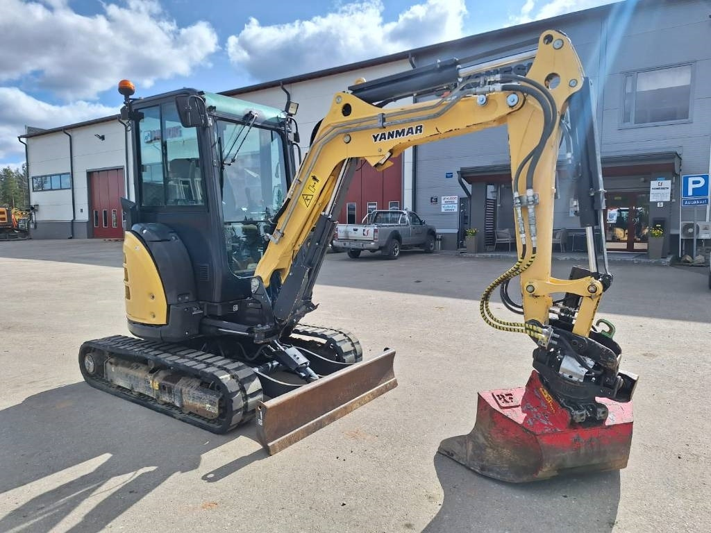 Yanmar ViO33-U PYÖRITTÄJÄLLÄ - Mini pelle: photos 5 Yanmar ViO33-U PYÖRITTÄJÄLLÄ - Mini pelle: photos 5