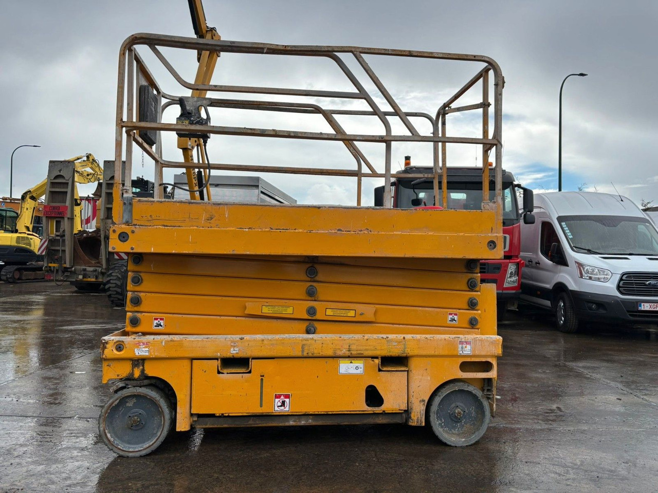 Haulotte Compact 12. 1060h. - Camion avec nacelle: photos 2 Haulotte Compact 12. 1060h. - Camion avec nacelle: photos 2
