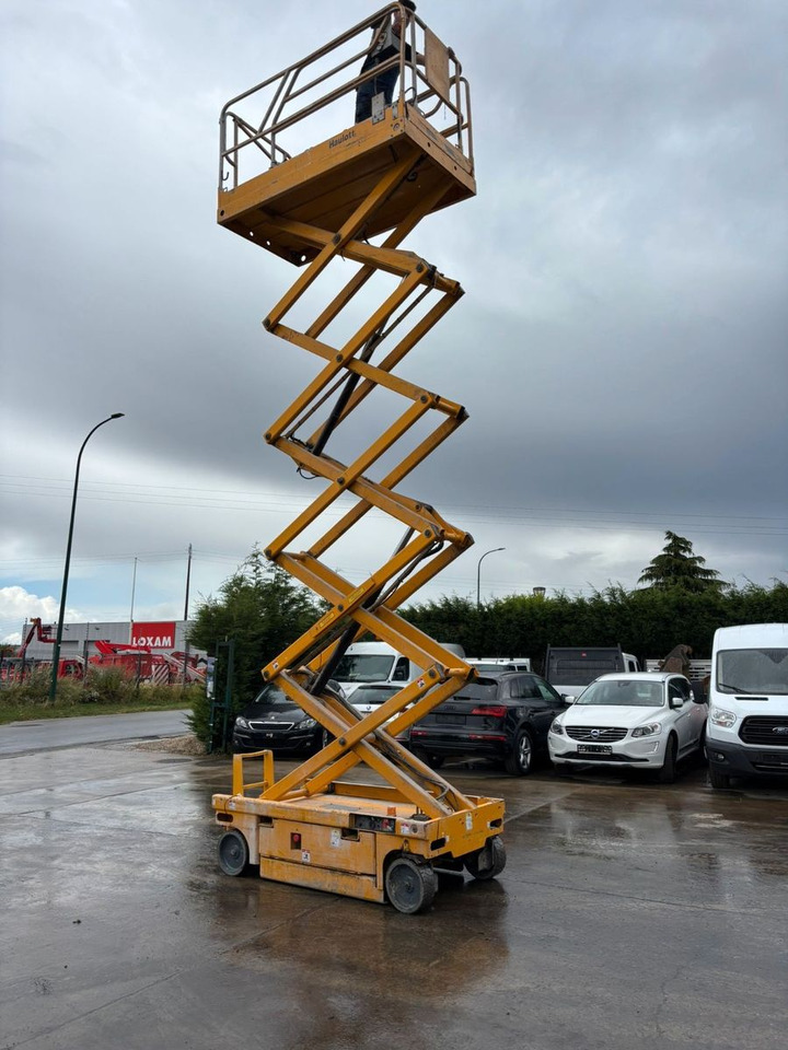 Haulotte Compact 12. 1060h. - Camion avec nacelle: photos 1 Haulotte Compact 12. 1060h. - Camion avec nacelle: photos 1