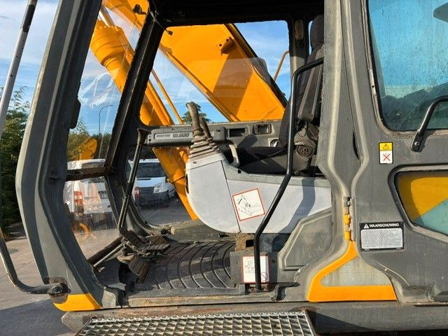 Crédit-bail  JCB JS 240. 6Zyl ISUZU. JCB JS 240. 6Zyl ISUZU.: photos 14