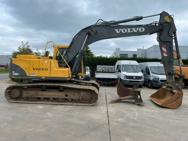 Volvo EC180B. 2 Löffel + 1 Ripperzahne. Klima. - Pelle sur chenille: photos 1 Volvo EC180B. 2 Löffel + 1 Ripperzahne. Klima. - Pelle sur chenille: photos 1