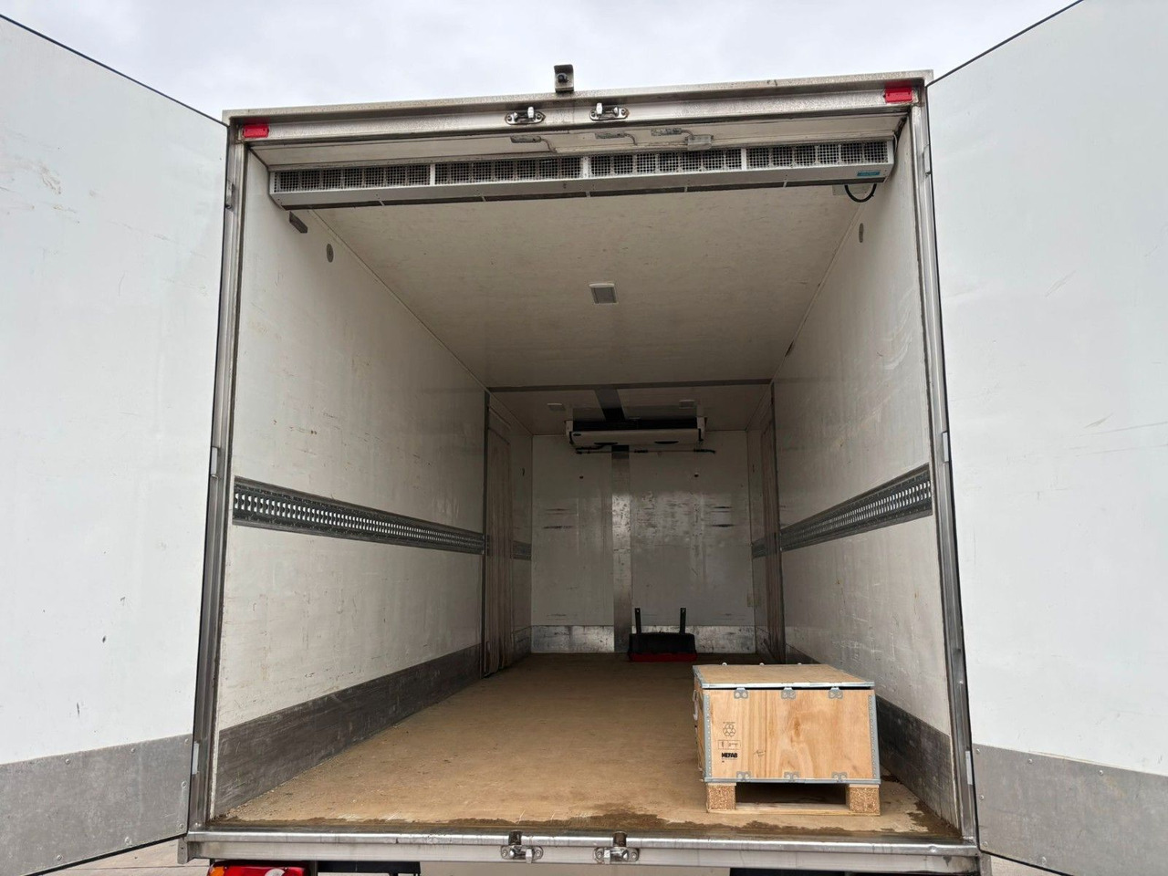 Volvo FL 250. Carrier Supra -20°. EU5. Motor Defekt. - Camion frigorifique: photos 4 Volvo FL 250. Carrier Supra -20°. EU5. Motor Defekt. - Camion frigorifique: photos 4