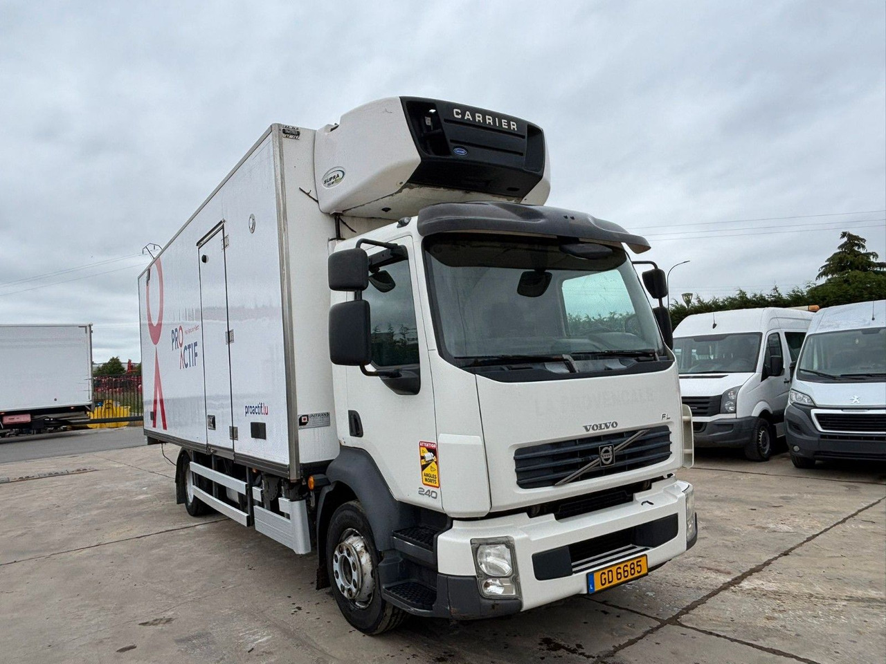 Volvo FL 250. Carrier Supra -20°. EU5. Motor Defekt. - Camion frigorifique: photos 1 Volvo FL 250. Carrier Supra -20°. EU5. Motor Defekt. - Camion frigorifique: photos 1