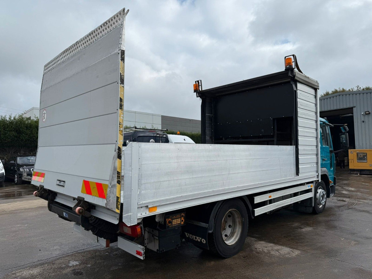 Volvo FL6-250. ALU Pritsche 5.00m. LBW. Klima. - Camion plateau: photos 3 Volvo FL6-250. ALU Pritsche 5.00m. LBW. Klima. - Camion plateau: photos 3