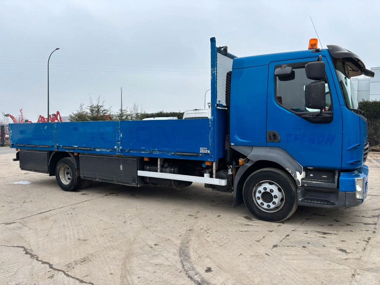 Volvo FL7-240. Pritsche 6.80m. EU5. - Camion plateau: photos 1 Volvo FL7-240. Pritsche 6.80m. EU5. - Camion plateau: photos 1