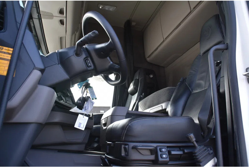 Scania R 460 NGS 6x4NB - SUPER - FULL AIR - RETARDER - 148 TKM - PARK. AIRCO - HYDRAULIC SYSTEM - LED - LEATHER SEATS - EXCELLENT CONDI - Tracteur routier: photos 4 Scania R 460 NGS 6x4NB - SUPER - FULL AIR - RETARDER - 148 TKM - PARK. AIRCO - HYDRAULIC SYSTEM - LED - LEATHER SEATS - EXCELLENT CONDI - Tracteur routier: photos 4