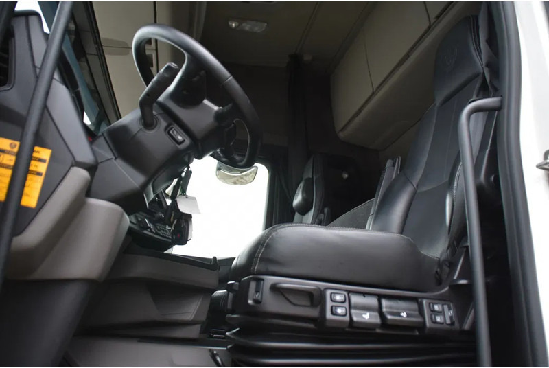 Scania R 460 NGS 6x4NB - SUPER - FULL AIR - RETARDER - 96 TKM - PARK. AIRCO - HYDRAULIC SYSTEM - LED - LEATHER SEATS - EXCELLENT CONDIT - Tracteur routier: photos 4 Scania R 460 NGS 6x4NB - SUPER - FULL AIR - RETARDER - 96 TKM - PARK. AIRCO - HYDRAULIC SYSTEM - LED - LEATHER SEATS - EXCELLENT CONDIT - Tracteur routier: photos 4