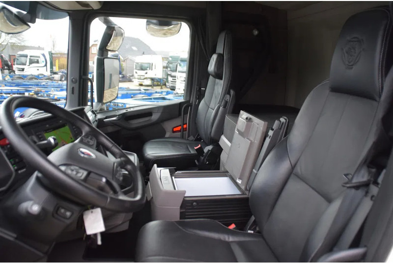 Scania R 460 NGS 6x4NB - SUPER - FULL AIR - RETARDER - 96 TKM - PARK. AIRCO - HYDRAULIC SYSTEM - LED - LEATHER SEATS - EXCELLENT CONDIT - Tracteur routier: photos 5 Scania R 460 NGS 6x4NB - SUPER - FULL AIR - RETARDER - 96 TKM - PARK. AIRCO - HYDRAULIC SYSTEM - LED - LEATHER SEATS - EXCELLENT CONDIT - Tracteur routier: photos 5