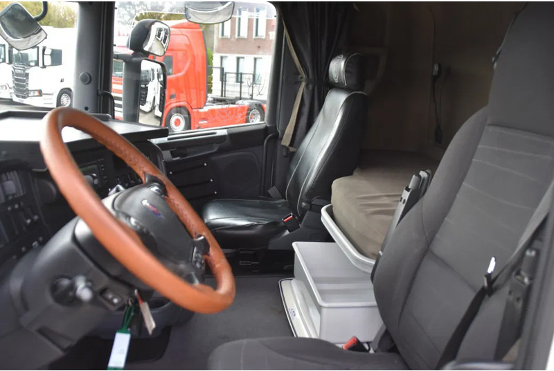Scania R450 TL 4x2 - RETARDER - 866 TKM - PARK. AIRCO - NAVI - 2 x FUEL TANKS - GOOD CONDITION - - Tracteur routier: photos 4 Scania R450 TL 4x2 - RETARDER - 866 TKM - PARK. AIRCO - NAVI - 2 x FUEL TANKS - GOOD CONDITION - - Tracteur routier: photos 4