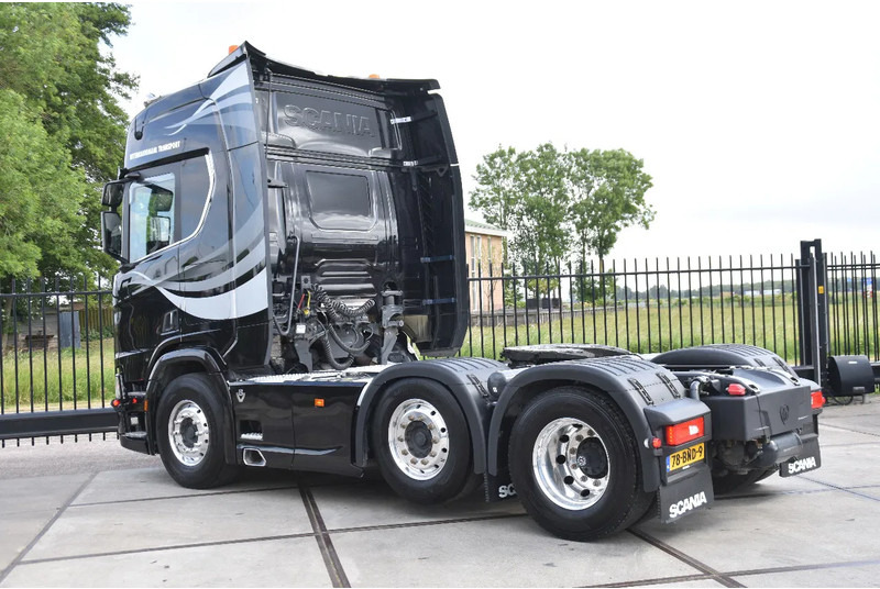 Scania R520 V8 NGS 6x2/4 - 701 TKM - NAVI - LEATHER SEATS - ALCOA'S - LED LIGHTS - TOP CONDITION - - Tracteur routier: photos 3 Scania R520 V8 NGS 6x2/4 - 701 TKM - NAVI - LEATHER SEATS - ALCOA'S - LED LIGHTS - TOP CONDITION - - Tracteur routier: photos 3