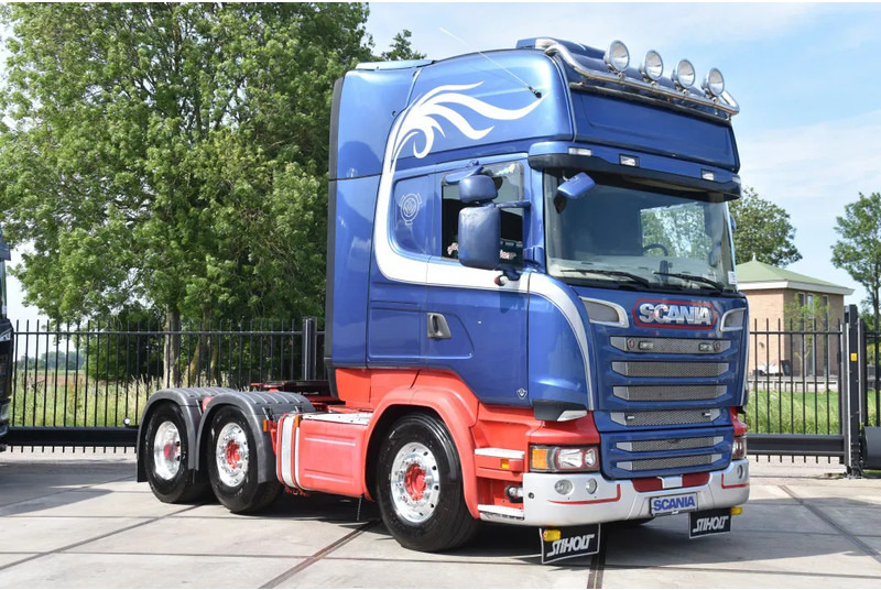 Scania R520 V8 TL 6x2/4MNB - RETARDER - FULL AIR - PARK. AIRCO - 2 x FUEL TANKS - ALCOA DURA BRIGHT - GOOD CONDITION - - Tracteur routier: photos 1 Scania R520 V8 TL 6x2/4MNB - RETARDER - FULL AIR - PARK. AIRCO - 2 x FUEL TANKS - ALCOA DURA BRIGHT - GOOD CONDITION - - Tracteur routier: photos 1