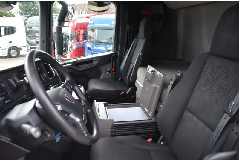 Scania S520 V8 NGS 6x2/4NB - RETARDER - FULL AIR - PARK. AIRCO - ACC - 2 x FUEL TANKS - LED LIGHTS - TOP CONDITION - - Tracteur routier: photos 5 Scania S520 V8 NGS 6x2/4NB - RETARDER - FULL AIR - PARK. AIRCO - ACC - 2 x FUEL TANKS - LED LIGHTS - TOP CONDITION - - Tracteur routier: photos 5