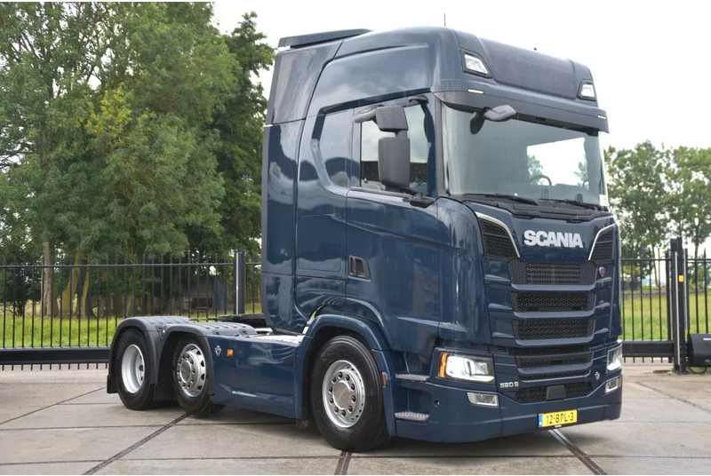 Scania S520 V8 NGS 6x2/4NB - RETARDER - FULL AIR - PARK. AIRCO - ACC - 2 x FUEL TANKS - LED LIGHTS - TOP CONDITION - - Tracteur routier: photos 1 Scania S520 V8 NGS 6x2/4NB - RETARDER - FULL AIR - PARK. AIRCO - ACC - 2 x FUEL TANKS - LED LIGHTS - TOP CONDITION - - Tracteur routier: photos 1
