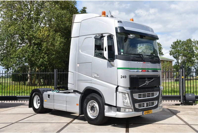 Volvo FH 420 Globe 4x2 - ADR FL - 628 TKM - PTO - AIRCO - DIFF. LOCK - TOP CONDITION - - Tracteur routier: photos 1 Volvo FH 420 Globe 4x2 - ADR FL - 628 TKM - PTO - AIRCO - DIFF. LOCK - TOP CONDITION - - Tracteur routier: photos 1