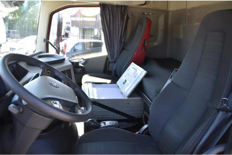 Volvo FH 460 Globe 4x2 - RETARDER- HYDRAULIC SYSTEM - 718 TKM - AIRCO - DIFF. LOCK - PTO - GOOD CONDITION - - Tracteur routier: photos 5 Volvo FH 460 Globe 4x2 - RETARDER- HYDRAULIC SYSTEM - 718 TKM - AIRCO - DIFF. LOCK - PTO - GOOD CONDITION - - Tracteur routier: photos 5