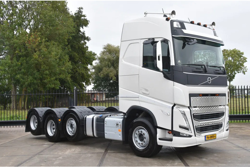 Volvo FH 500 Globe 8x2/4 - 147 TKM - PARK. AIRCO - 10 TONS FRONT AXLE - LEATHER SEATS - PTO - LED LIGHTS - TOP CONDITION - - Châssis cabine: photos 1 Volvo FH 500 Globe 8x2/4 - 147 TKM - PARK. AIRCO - 10 TONS FRONT AXLE - LEATHER SEATS - PTO - LED LIGHTS - TOP CONDITION - - Châssis cabine: photos 1