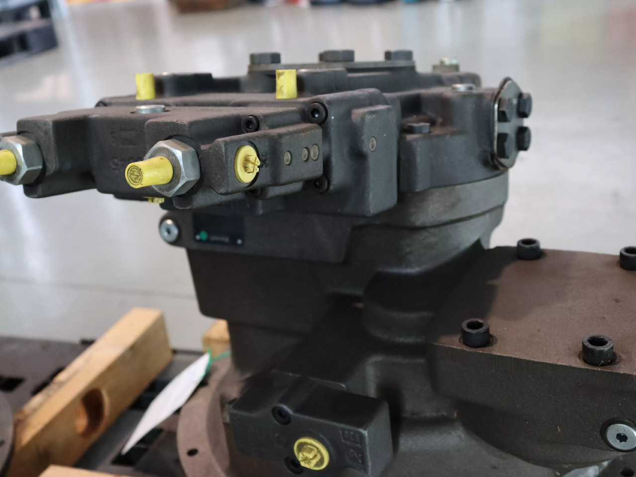 REXROTH A8VO107LA1KH1/63R1-NZG05F001 - Pompe hydraulique pour Matériel de manutention: photos 1 REXROTH A8VO107LA1KH1/63R1-NZG05F001 - Pompe hydraulique pour Matériel de manutention: photos 1