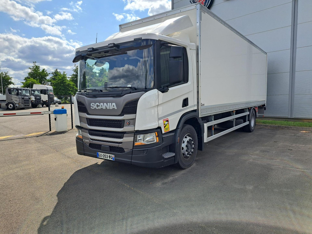 SCANIA SCANIA P280 4x2 Fourgon Hayon - Châssis cabine: photos 1 SCANIA SCANIA P280 4x2 Fourgon Hayon - Châssis cabine: photos 1