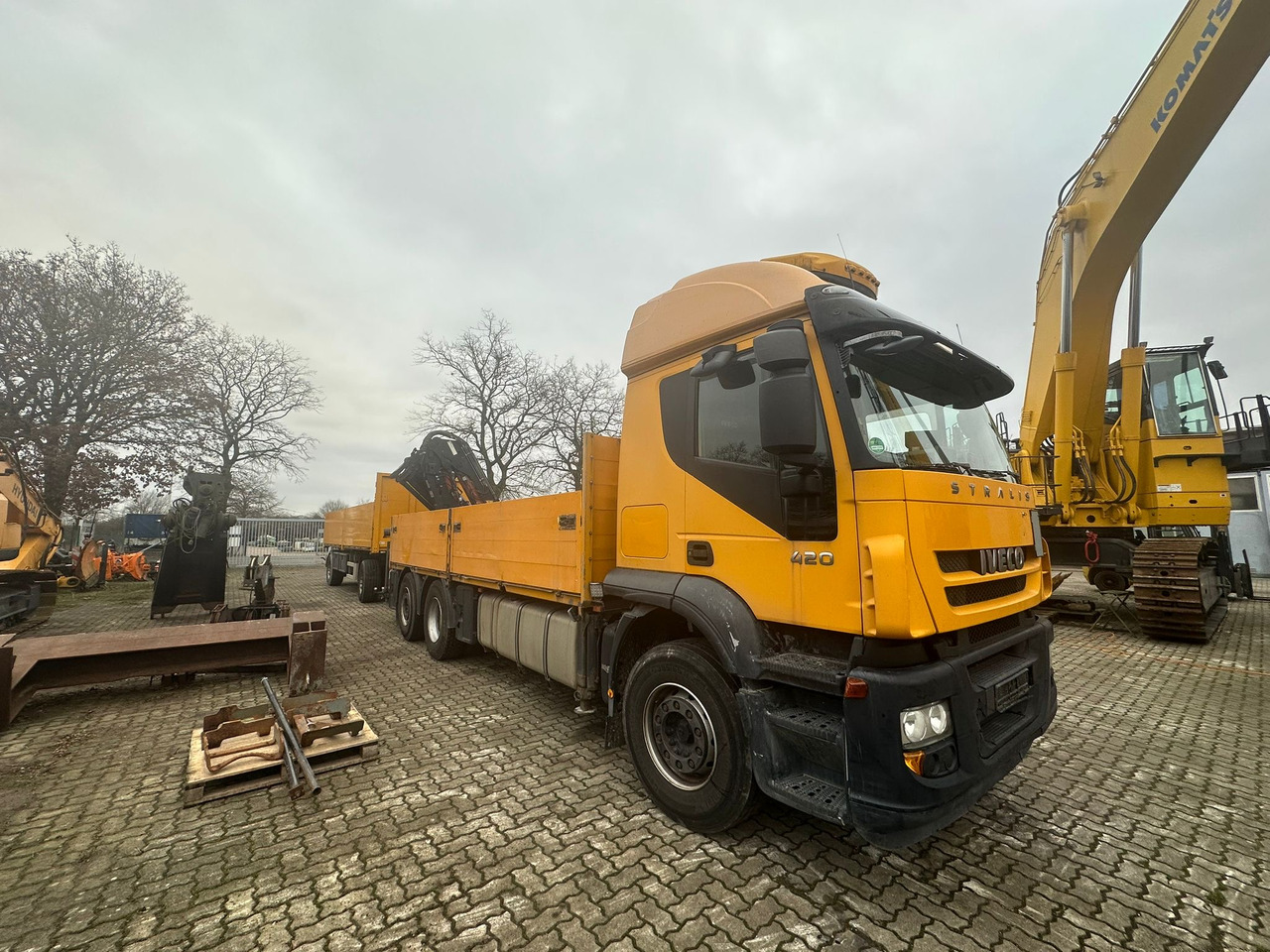 IVECO STRALIS 420 truck open box with TEREX loading crane 290.2E-A3 - Camion ampliroll, Camion grue: photos 2 IVECO STRALIS 420 truck open box with TEREX loading crane 290.2E-A3 - Camion ampliroll, Camion grue: photos 2
