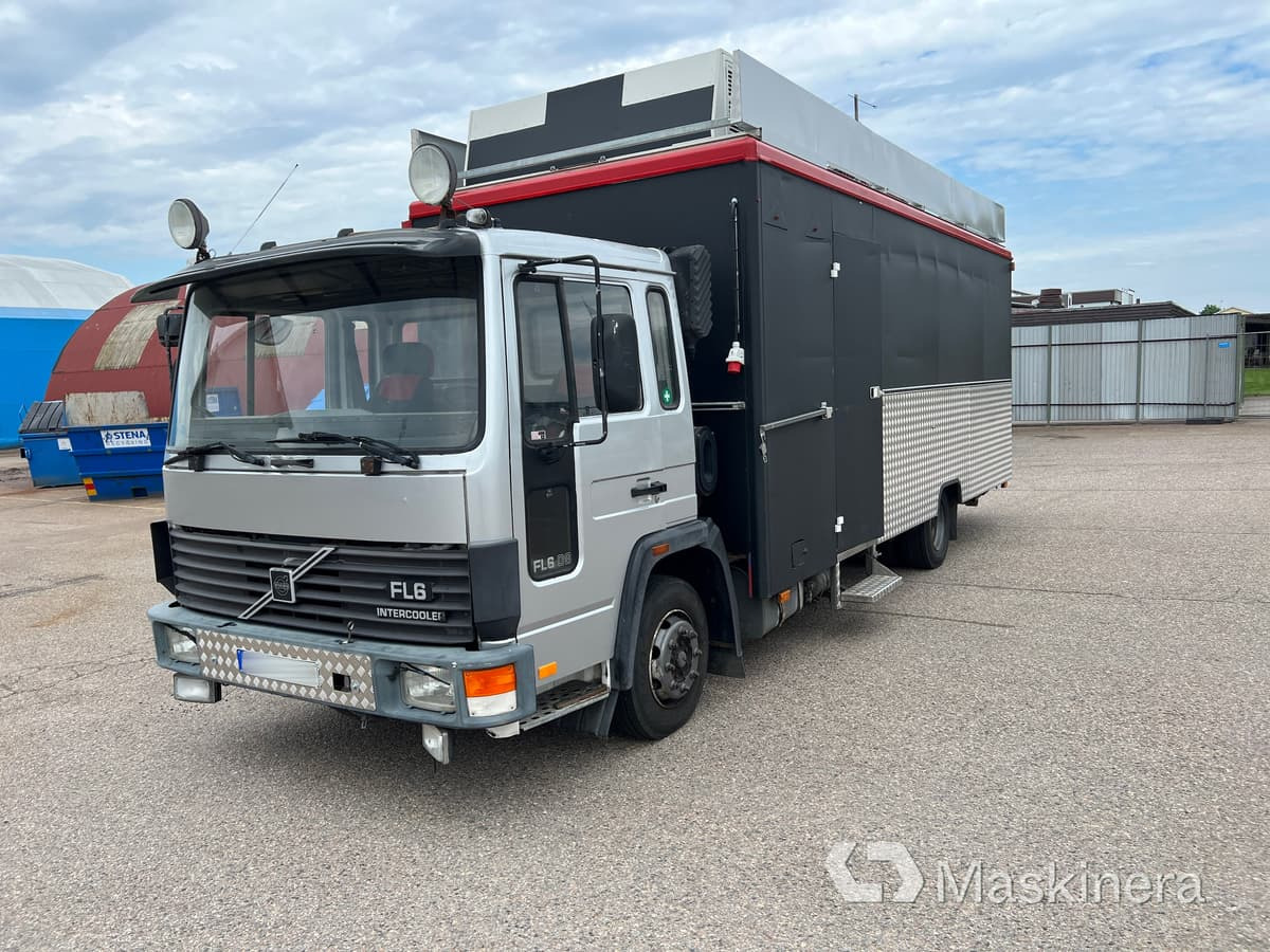 Foodtruck Volvo FL611 4X2 - Camion magasin: photos 1 Foodtruck Volvo FL611 4X2 - Camion magasin: photos 1