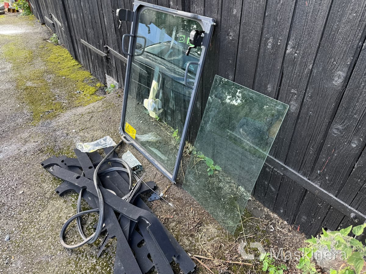 Framruta med torkare till grävmaskin XCMG - Fenêtre et pièces pour Pelle: photos 4 Framruta med torkare till grävmaskin XCMG - Fenêtre et pièces pour Pelle: photos 4