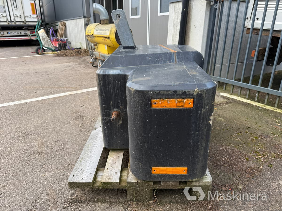 Frontvikt Suer 1000kg - Contrepoids: photos 4 Frontvikt Suer 1000kg - Contrepoids: photos 4