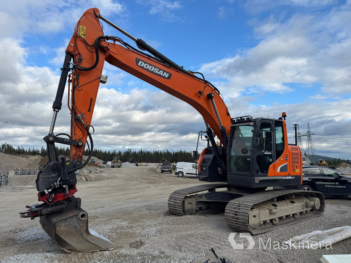 Grävmaskin Doosan DX235LCR-5 med L5 grävsystem - Pelle sur chenille: photos 1 Grävmaskin Doosan DX235LCR-5 med L5 grävsystem - Pelle sur chenille: photos 1