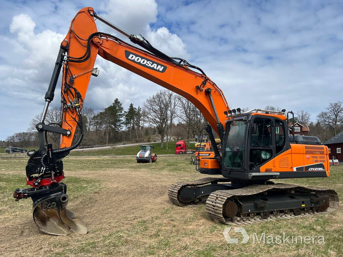 Grävmaskin Doosan DX235NLC-5 med grävsystem - Pelle sur chenille: photos 1 Grävmaskin Doosan DX235NLC-5 med grävsystem - Pelle sur chenille: photos 1