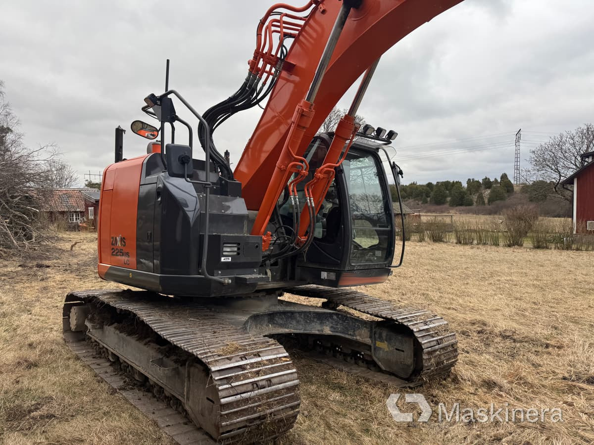 Grävmaskin Hitachi ZX225USLC-5B med redskap - Pelle sur chenille: photos 4 Grävmaskin Hitachi ZX225USLC-5B med redskap - Pelle sur chenille: photos 4