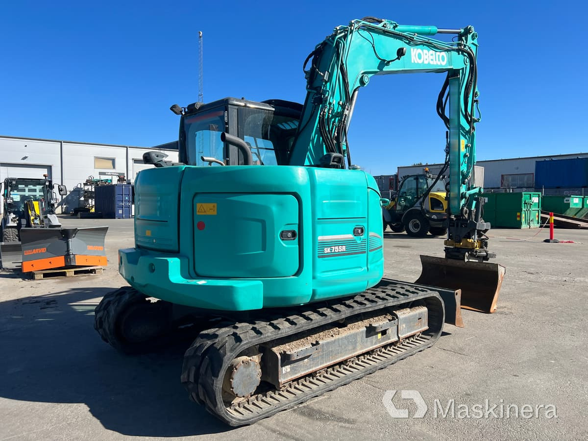 Grävmaskin Kobelco SK75SR-3E - Pelle sur chenille: photos 5 Grävmaskin Kobelco SK75SR-3E - Pelle sur chenille: photos 5