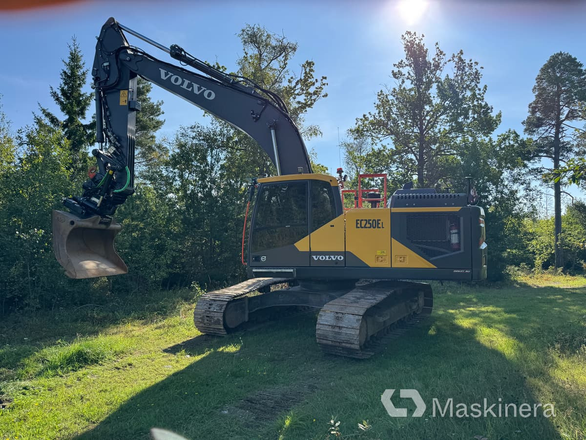 Grävmaskin Volvo EC250EL - Pelle sur chenille: photos 3 Grävmaskin Volvo EC250EL - Pelle sur chenille: photos 3