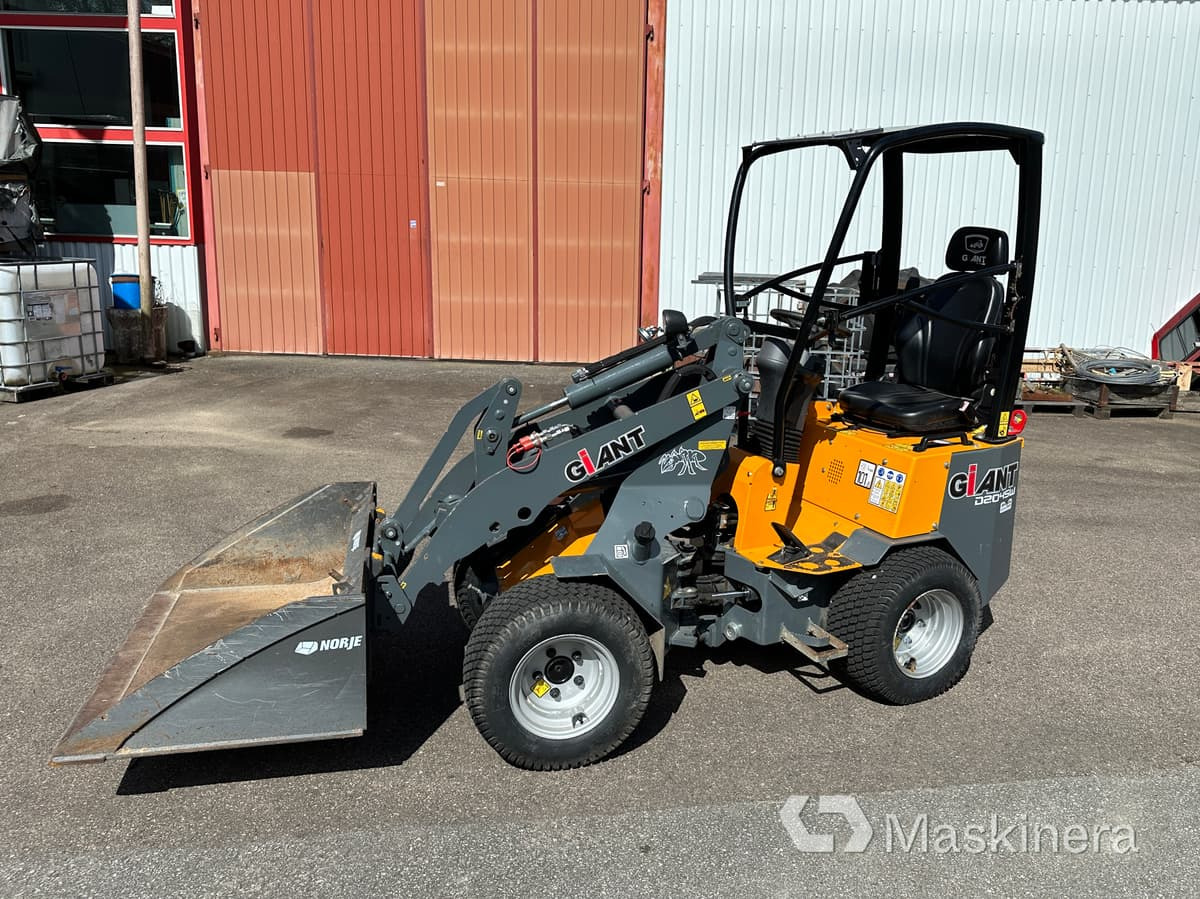 Hjullastare Giant D204SW - Valet de ferme: photos 1 Hjullastare Giant D204SW - Valet de ferme: photos 1