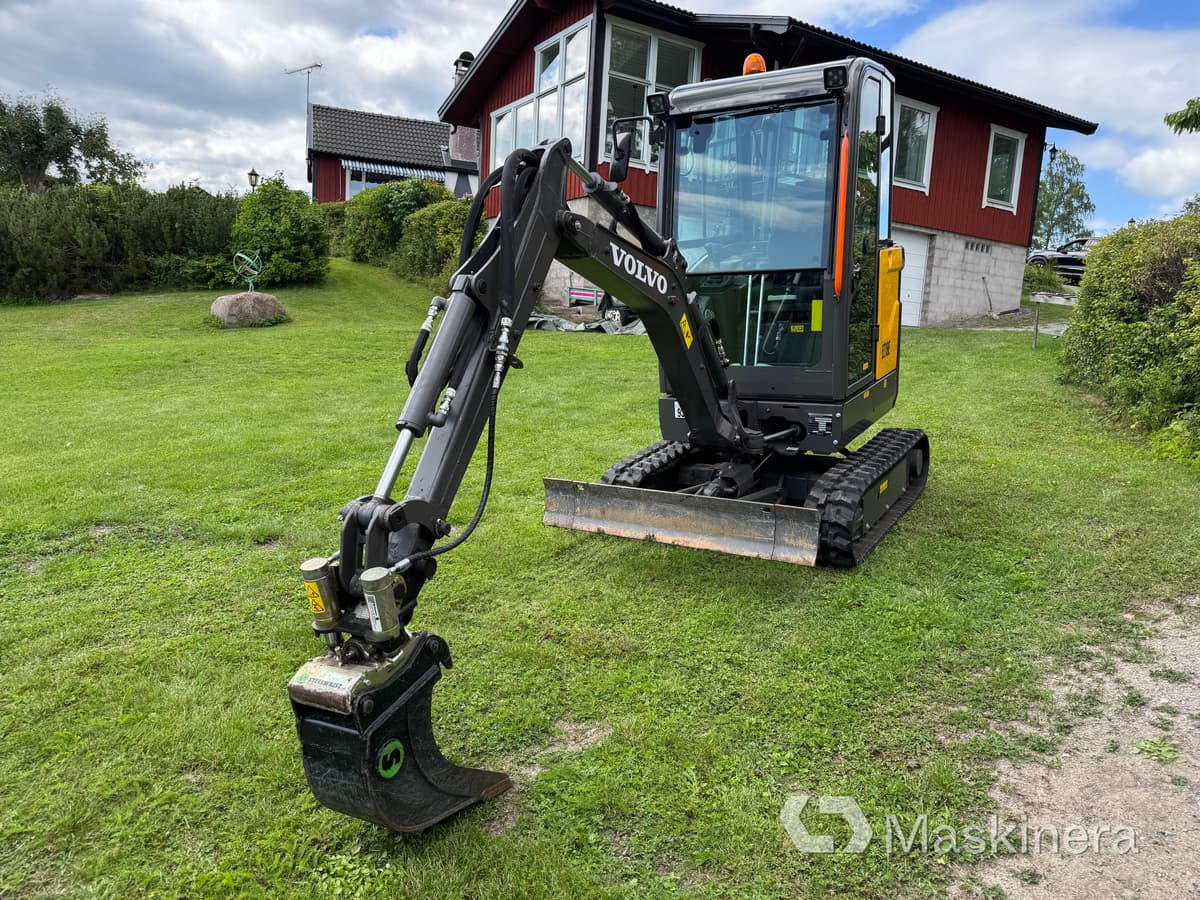 Minigrävare Volvo EC18R Minigrävare Volvo EC18E med trailer - Pelle sur chenille: photos 2 Minigrävare Volvo EC18R Minigrävare Volvo EC18E med trailer - Pelle sur chenille: photos 2