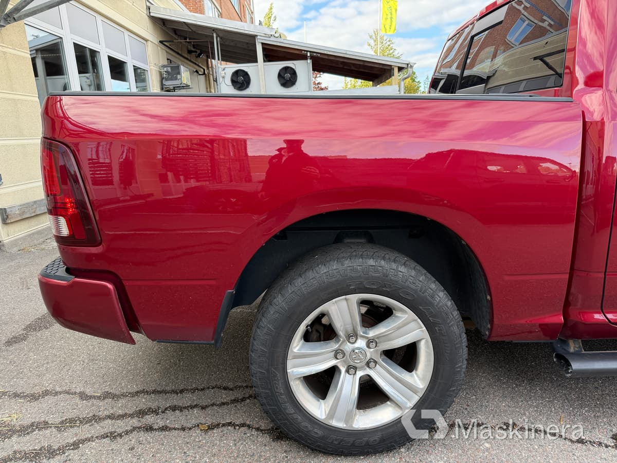 Pickup Dodge Ram 1500 Crew Cab 5.7L V8 HEMI - Fourgonnette: photos 5 Pickup Dodge Ram 1500 Crew Cab 5.7L V8 HEMI - Fourgonnette: photos 5