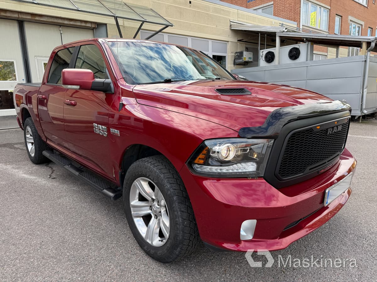 Pickup Dodge Ram 1500 Crew Cab 5.7L V8 HEMI - Fourgonnette: photos 3 Pickup Dodge Ram 1500 Crew Cab 5.7L V8 HEMI - Fourgonnette: photos 3