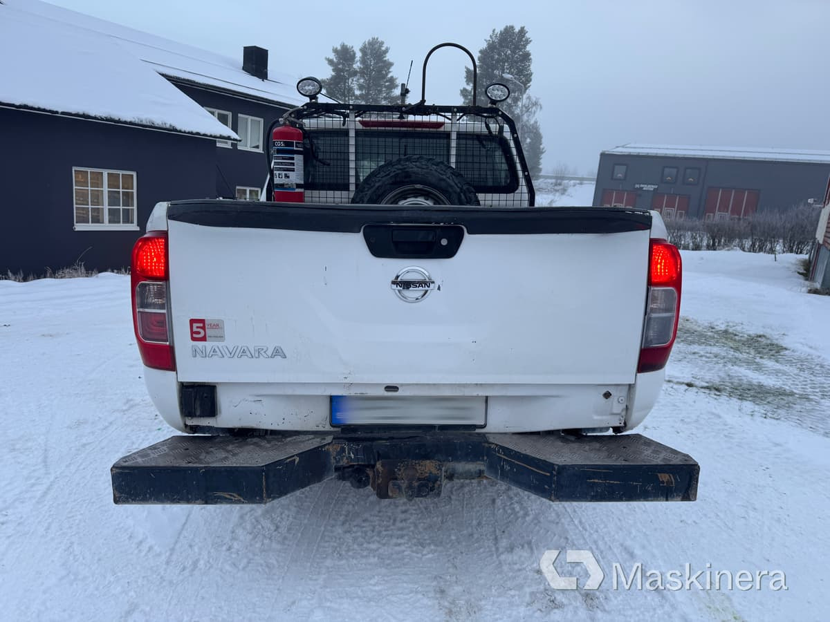 Pickup Nissan Navara med dubbelhytt - Fourgonnette: photos 4 Pickup Nissan Navara med dubbelhytt - Fourgonnette: photos 4