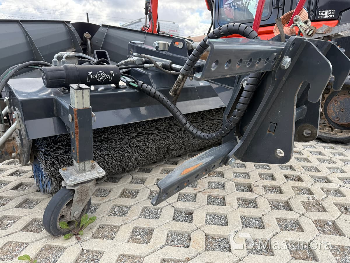Sopvals Padagas FKM 150 - Balayeuse de voirie: photos 4 Sopvals Padagas FKM 150 - Balayeuse de voirie: photos 4