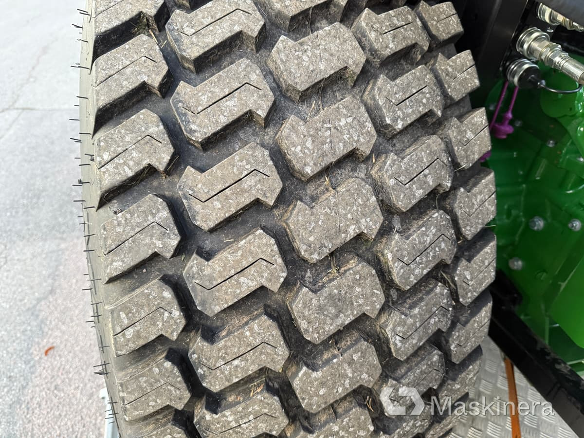 Titan Multi Trac 44x18.00- 20 & 27x10.5-15 Traktorhjul Titan Multi Trac 44x18.00-20 & 27x10.5-15 - Tracteur agricole: photos 4 Titan Multi Trac 44x18.00- 20 & 27x10.5-15 Traktorhjul Titan Multi Trac 44x18.00-20 & 27x10.5-15 - Tracteur agricole: photos 4