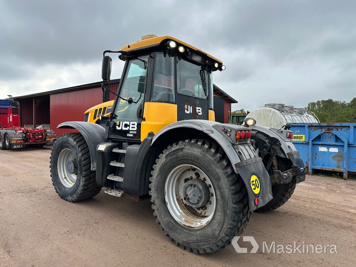 Traktor JCB Fastrac 3230 XTRA - Tracteur agricole: photos 3 Traktor JCB Fastrac 3230 XTRA - Tracteur agricole: photos 3