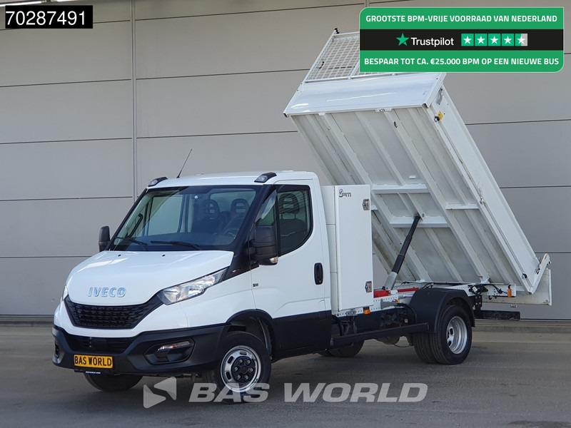Iveco Daily 35C16 3.0L Kipper met Kist Dubbellucht 3,5t Trekhaak Navi Airco Cruise Camera Euro6 Tipper Benne Kieper 2m3 Airco Trekhaak Cruis - Véhicule utilitaire benne: photos 1 Iveco Daily 35C16 3.0L Kipper met Kist Dubbellucht 3,5t Trekhaak Navi Airco Cruise Camera Euro6 Tipper Benne Kieper 2m3 Airco Trekhaak Cruis - Véhicule utilitaire benne: photos 1