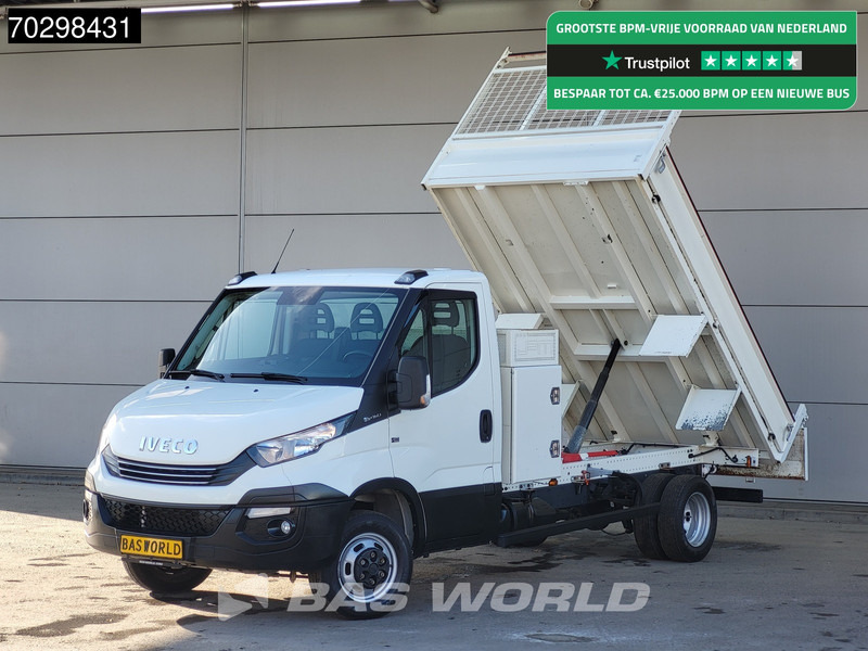 Iveco Daily 35C16 Automaat Kipper met Kist Dubbellucht 3,5t Trekhaak Airco Cruise Euro6 Tipper Benne Kieper Airco Trekhaak Cruise control - Véhicule utilitaire benne: photos 1 Iveco Daily 35C16 Automaat Kipper met Kist Dubbellucht 3,5t Trekhaak Airco Cruise Euro6 Tipper Benne Kieper Airco Trekhaak Cruise control - Véhicule utilitaire benne: photos 1