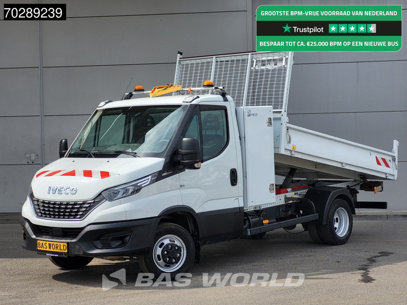 Iveco Daily 35C18 3.0L Automaat Kipper met Kist Dubbellucht 3,5t Trekhaak LED Airco Cruise Euro6 Tipper Benne Kieper 2m3 Airco Trekhaak Crui - Véhicule utilitaire benne: photos 1 Iveco Daily 35C18 3.0L Automaat Kipper met Kist Dubbellucht 3,5t Trekhaak LED Airco Cruise Euro6 Tipper Benne Kieper 2m3 Airco Trekhaak Crui - Véhicule utilitaire benne: photos 1