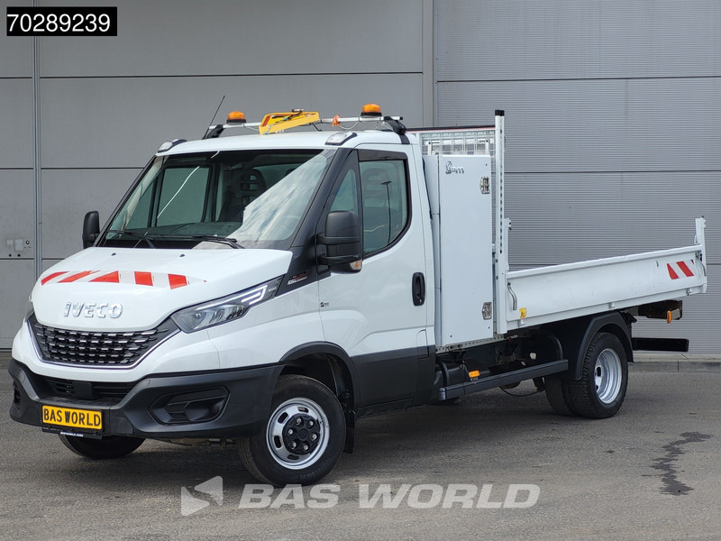 Iveco Daily 35C18 3.0L Automaat Kipper met Kist Dubbellucht 3,5t Trekhaak LED Airco Cruise Euro6 Tipper Benne Kieper 2m3 Airco Trekhaak Crui - Véhicule utilitaire benne: photos 3 Iveco Daily 35C18 3.0L Automaat Kipper met Kist Dubbellucht 3,5t Trekhaak LED Airco Cruise Euro6 Tipper Benne Kieper 2m3 Airco Trekhaak Crui - Véhicule utilitaire benne: photos 3