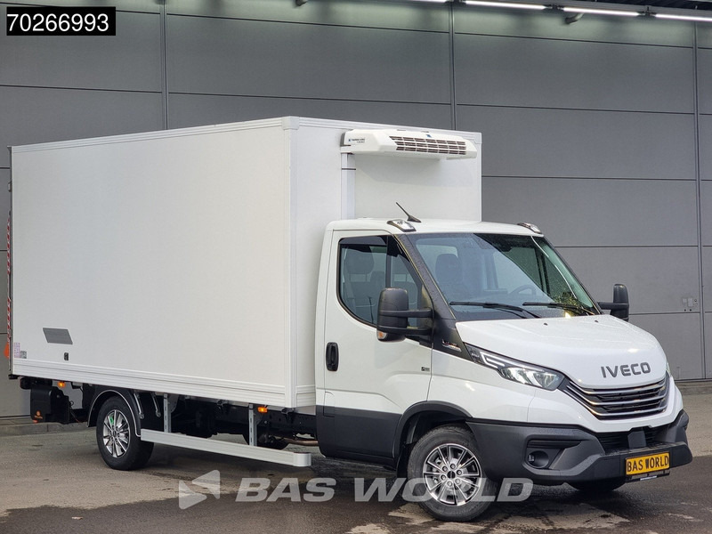 Iveco Daily 35S18 3.0L Laadklep Koelwagen Vriezer Thermoking V-200 MAX 220V stekker -18 LED Navi Airco ACC Koel Koeler Kühler Kühlwagen Kühl - Véhicule utilitaire frigorifique: photos 3 Iveco Daily 35S18 3.0L Laadklep Koelwagen Vriezer Thermoking V-200 MAX 220V stekker -18 LED Navi Airco ACC Koel Koeler Kühler Kühlwagen Kühl - Véhicule utilitaire frigorifique: photos 3