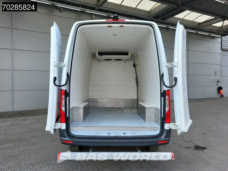 Mercedes-Benz Sprinter 314 CDI Koelwagen Carrier Viento 350 Navi Airco Cruise Camera MBUX Euro6 Koel Koeler Kühl Kühler Kühlwagen 9m3 Airco Cruise cont - Véhicule utilitaire frigorifique: photos 3 Mercedes-Benz Sprinter 314 CDI Koelwagen Carrier Viento 350 Navi Airco Cruise Camera MBUX Euro6 Koel Koeler Kühl Kühler Kühlwagen 9m3 Airco Cruise cont - Véhicule utilitaire frigorifique: photos 3