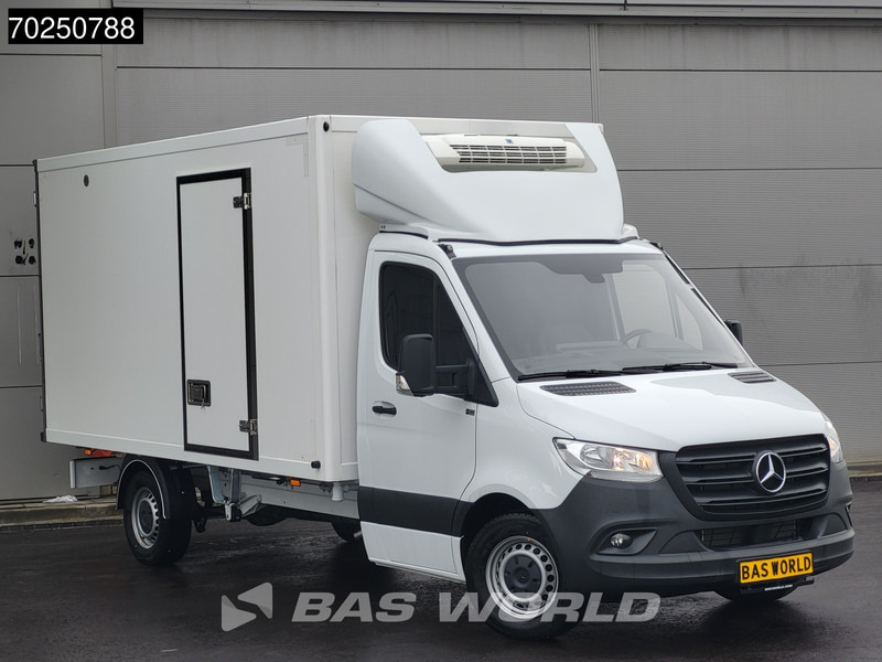 Mercedes-Benz Sprinter 317 CDI Koelwagen Thermo King V-300max 230V stekker Bakwagen Koel Kühlwagen 16m3 Airco Cruise control - Véhicule utilitaire frigorifique: photos 2 Mercedes-Benz Sprinter 317 CDI Koelwagen Thermo King V-300max 230V stekker Bakwagen Koel Kühlwagen 16m3 Airco Cruise control - Véhicule utilitaire frigorifique: photos 2