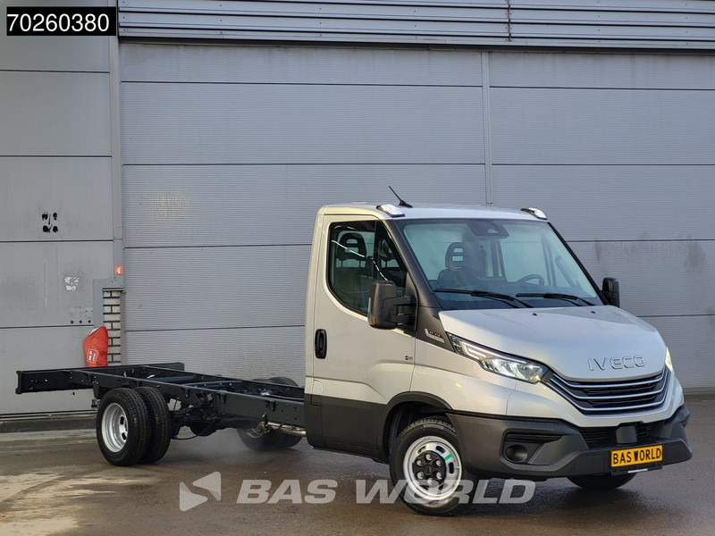 Iveco Daily 35C21 Automaat 410wb Dubbellucht 2025model Chassis Cabine ACC Fahrgestell Airco - Véhicule utilitaire: photos 2 Iveco Daily 35C21 Automaat 410wb Dubbellucht 2025model Chassis Cabine ACC Fahrgestell Airco - Véhicule utilitaire: photos 2