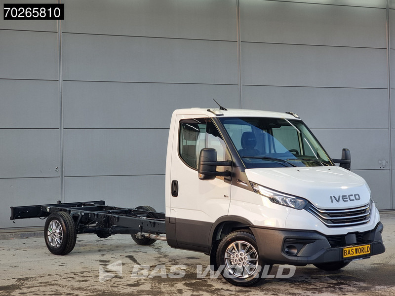 Iveco Daily 35S16 Automaat 410wb 2025model Chassis Cabine Camera Scherm Airco Cruise Fahrgestell Airco Cruise control - Véhicule utilitaire: photos 2 Iveco Daily 35S16 Automaat 410wb 2025model Chassis Cabine Camera Scherm Airco Cruise Fahrgestell Airco Cruise control - Véhicule utilitaire: photos 2