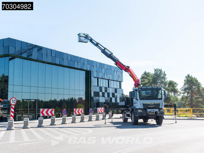 MAN TGM 18.320 4X4 NEW 4x4 Palfinger PK 27002-SH D Crane manbasket Steelsuspension - Camion plateau, Camion grue: photos 2 MAN TGM 18.320 4X4 NEW 4x4 Palfinger PK 27002-SH D Crane manbasket Steelsuspension - Camion plateau, Camion grue: photos 2