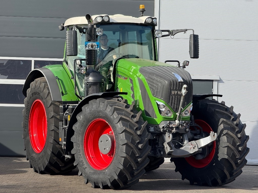 Fendt 930 Vario S4 Profi Plus - Tracteur agricole: photos 1 Fendt 930 Vario S4 Profi Plus - Tracteur agricole: photos 1